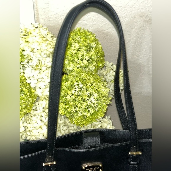 Michael Kors Large Jet Set Black Leather Saffiano Tote - Picture 4 of 12